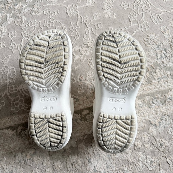 Crocs White Slip-On Clogs Size 7 - Picture 6 of 6
